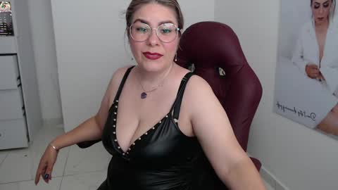 Snapshot of wet_liss chatting on December 31, 1:52 pm Diva online show from December 31, 1:52 pm