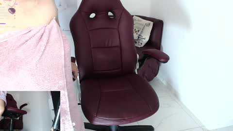 Snapshot of wet_liss chatting on January 19, 11:10 pm Diva online show from January 19, 11:10 pm