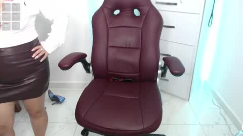 Snapshot of wet_liss chatting on February 21, 9:32 pm Diva online show from February 21, 9:32 pm