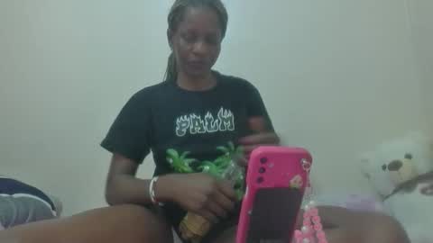 Snapshot of wetberry20 chatting on December 4, 11:24 pm wetberry20 online show from December 4, 11:24 pm