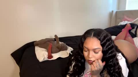 Snapshot of wetcreamerr chatting on November 3, 9:16 pm SheSquirts online show from November 3, 9:16 pm