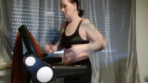 Snapshot of wetgerman2 chatting on December 11, 10:36 am Wetgerman online show from December 11, 10:36 am