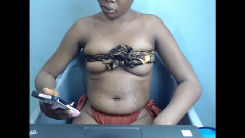Snapshot of wetxxbabe chatting on October 11, 9:30 am wetxxbabe online show from October 11, 9:30 am