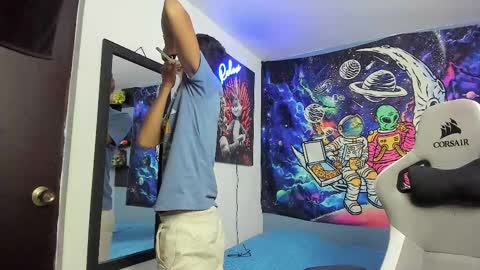 Snapshot of wexx_ chatting on February 14, 2:39 am wex online show from February 14, 2:39 am