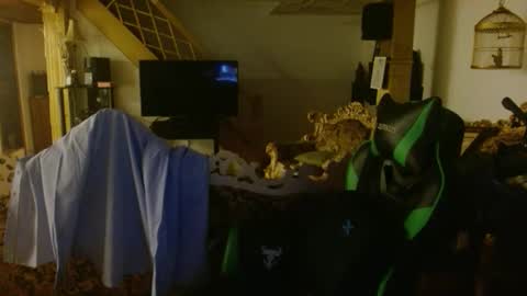 whatsthislol online show from November 6, 12:33 am