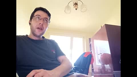 Snapshot of whatwouldyouliketosee chatting on December 28, 9:52 am stoffy online show from December 28, 9:52 am