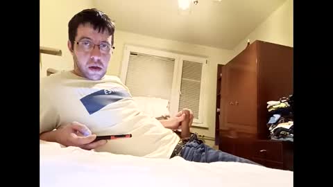 Snapshot of whatwouldyouliketosee chatting on January 1, 5:11 am stoffy online show from January 1, 5:11 am