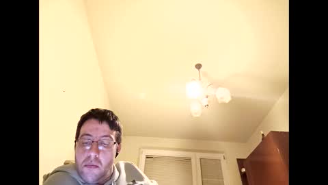 Snapshot of whatwouldyouliketosee chatting on January 6, 1:09 am stoffy online show from January 6, 1:09 am