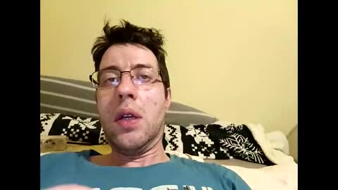 Snapshot of whatwouldyouliketosee chatting on January 14, 5:51 am stoffy online show from January 14, 5:51 am