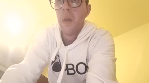 Snapshot of whatwouldyouliketosee chatting on November 16, 5:02 am stoffy online show from November 16, 5:02 am