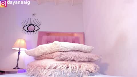 Sara  online show from November 6, 5:03 pm