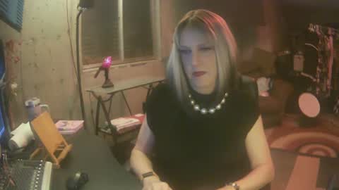 Whisper online show from December 8, 3:10 am