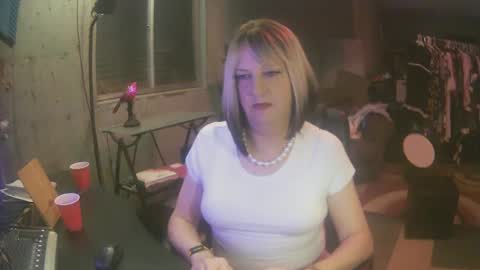 Whisper online show from December 14, 3:07 am