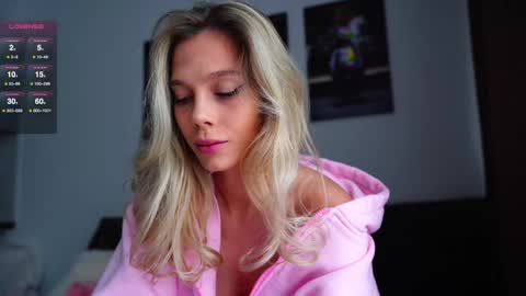 Snapshot of whitebanny chatting on February 6, 10:48 am Kate online show from February 6, 10:48 am