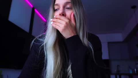 Snapshot of whitebanny chatting on October 26, 7:14 am Kate online show from October 26, 7:14 am