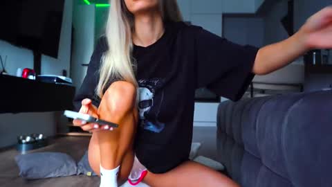 Snapshot of whitebanny chatting on October 27, 5:55 am Kate online show from October 27, 5:55 am