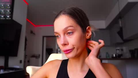 Snapshot of whitebanny chatting on November 15, 6:11 am Kate online show from November 15, 6:11 am