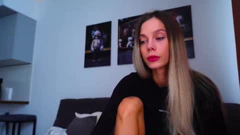 Snapshot of whitebanny chatting on November 23, 7:52 am Kate online show from November 23, 7:52 am