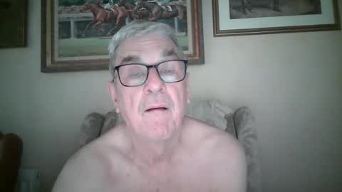 whitebriefs009 online show from December 21, 9:38 am