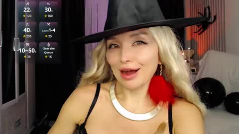 Snapshot of whitelabunny chatting on November 2, 1:35 pm WhiteLaBunny online show from November 2, 1:35 pm