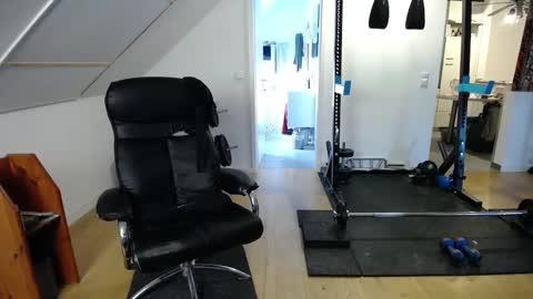 whiterabbit_86 online show from December 13, 2:38 pm