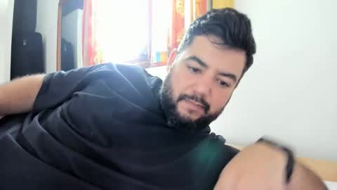 whites89w online show from March 10, 2:33 pm