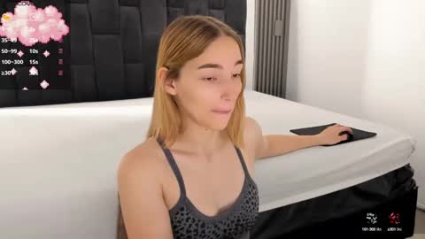 Snapshot of whitesun_01 chatting on September 29, 12:43 pm WhiteSun online show from September 29, 12:43 pm