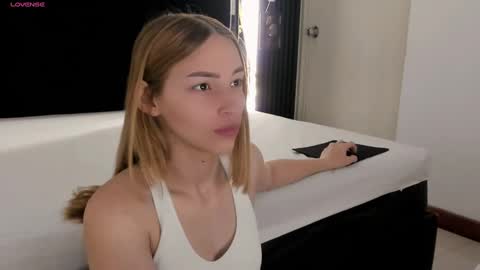 Snapshot of whitesun_01 chatting on November 3, 12:50 pm WhiteSun online show from November 3, 12:50 pm