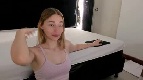 Snapshot of whitesun_01 chatting on November 4, 12:48 pm WhiteSun online show from November 4, 12:48 pm