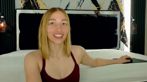 Snapshot of whitesun_01 chatting on November 25, 1:00 pm WhiteSun online show from November 25, 1:00 pm