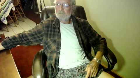 Snapshot of whofcares2 chatting on November 15, 1:36 am whofcares2 online show from November 15, 1:36 am