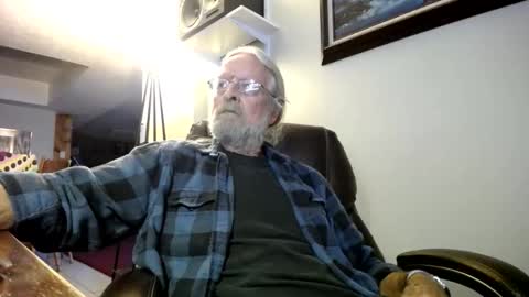 Snapshot of whofcares2 chatting on November 18, 7:40 pm whofcares2 online show from November 18, 7:40 pm