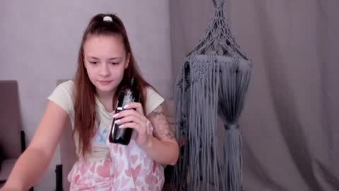 Veronica online show from February 24, 5:09 pm