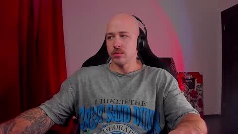 Snapshot of why_you_so_serious chatting on October 31, 6:20 pm VI online show from October 31, 6:20 pm