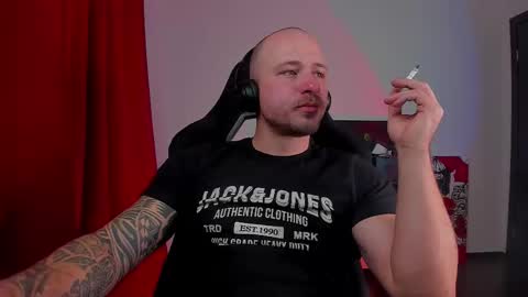 Snapshot of why_you_so_serious chatting on November 18, 7:51 pm VI online show from November 18, 7:51 pm