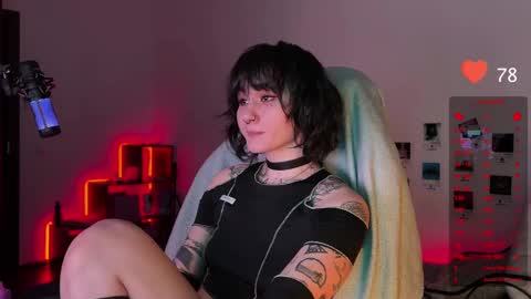 Snapshot of whysosweet chatting on February 22, 11:24 pm iggy iggz online show from February 22, 11:24 pm