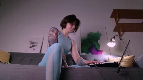 wild_peony online show from December 8, 1:36 pm