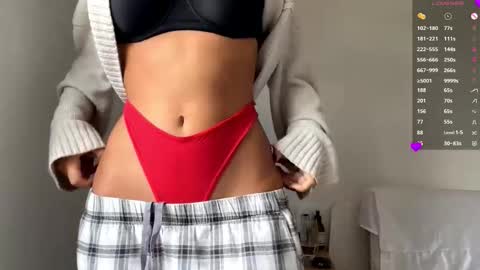 Mia online show from October 19, 7:09 am