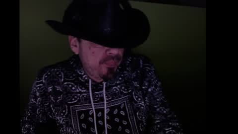 Snapshot of wildealexyz chatting on December 8, 2:07 am WildeAlex online show from December 8, 2:07 am