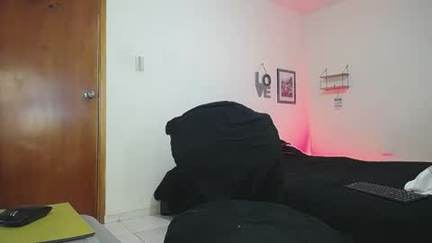 Wilder Grey online show from October 22, 8:30 pm