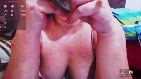 Snapshot of wildhotasianx chatting on December 19, 7:40 am wildhotasianx online show from December 19, 7:40 am