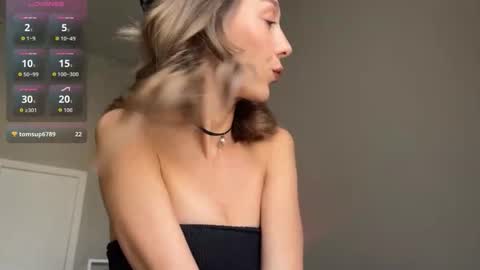 Snapshot of wildsable_ chatting on October 9, 9:29 am wildsable_ online show from October 9, 9:29 am