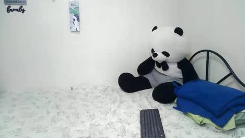 Snapshot of wildtightass chatting on February 17, 6:09 am Rhean online show from February 17, 6:09 am