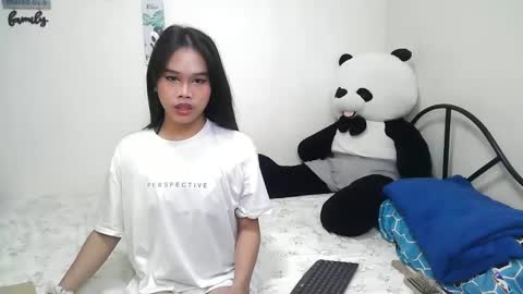 Snapshot of wildtightass chatting on March 1, 7:08 am Rhean online show from March 1, 7:08 am