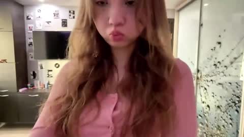 Olivia online show from April 16, 3:35 pm