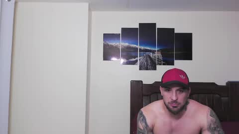 Snapshot of willhottwil1 chatting on March 12, 1:14 am BISEXUAL guys playing a little FOLLOW online show from March 12, 1:14 am