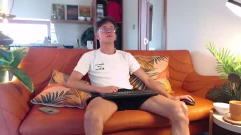 William online show from April 22, 5:10 am