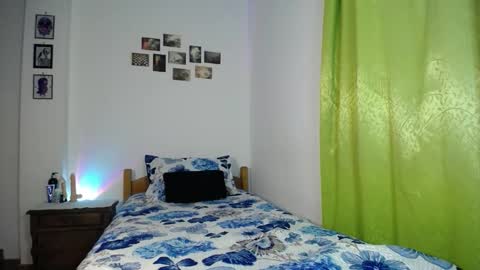 Snapshot of willmonkey chatting on October 30, 1:40 am willmonkey online show from October 30, 1:40 am