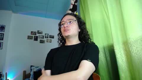 Snapshot of willmonkey chatting on November 16, 5:18 pm willmonkey online show from November 16, 5:18 pm