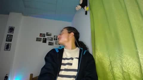 Snapshot of willmonkey chatting on November 26, 2:23 am willmonkey online show from November 26, 2:23 am